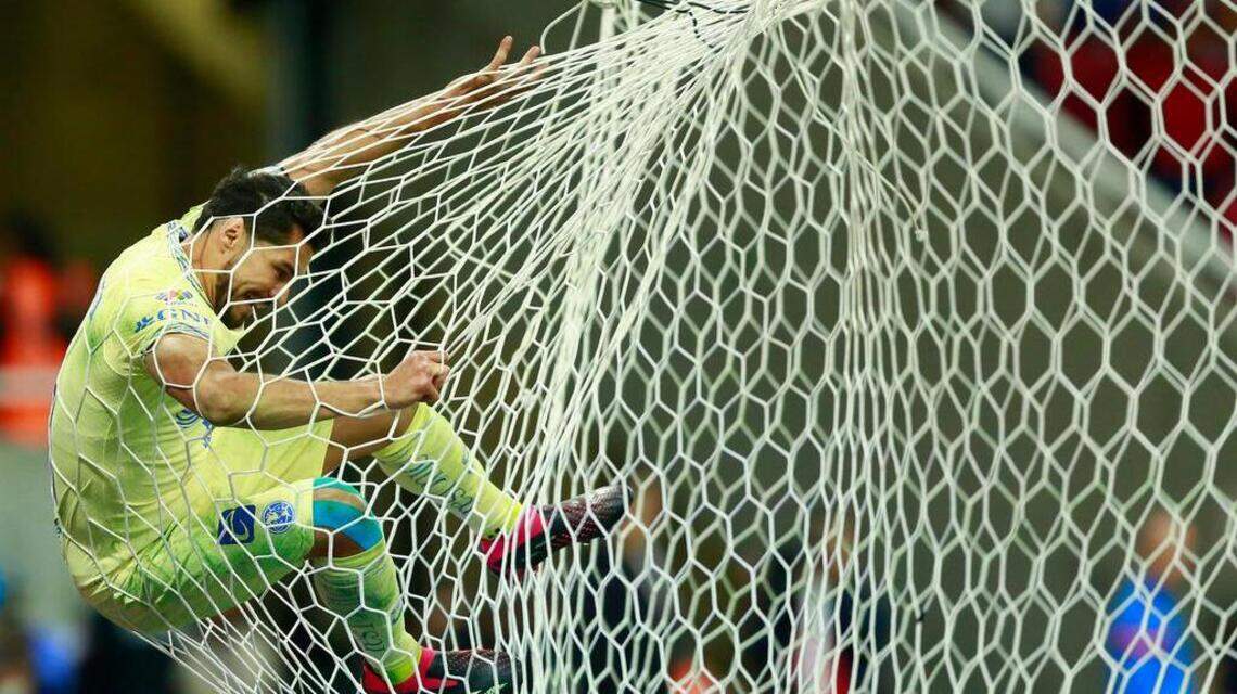 El ‘Cabecita’ Rodríguez anota dos goles en triunfo del América en el derbi
