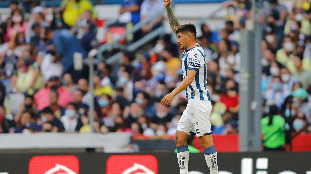 Fotografía de archivo de Víctor Guzmán del Pachuca celebrando un gol anotado al América.