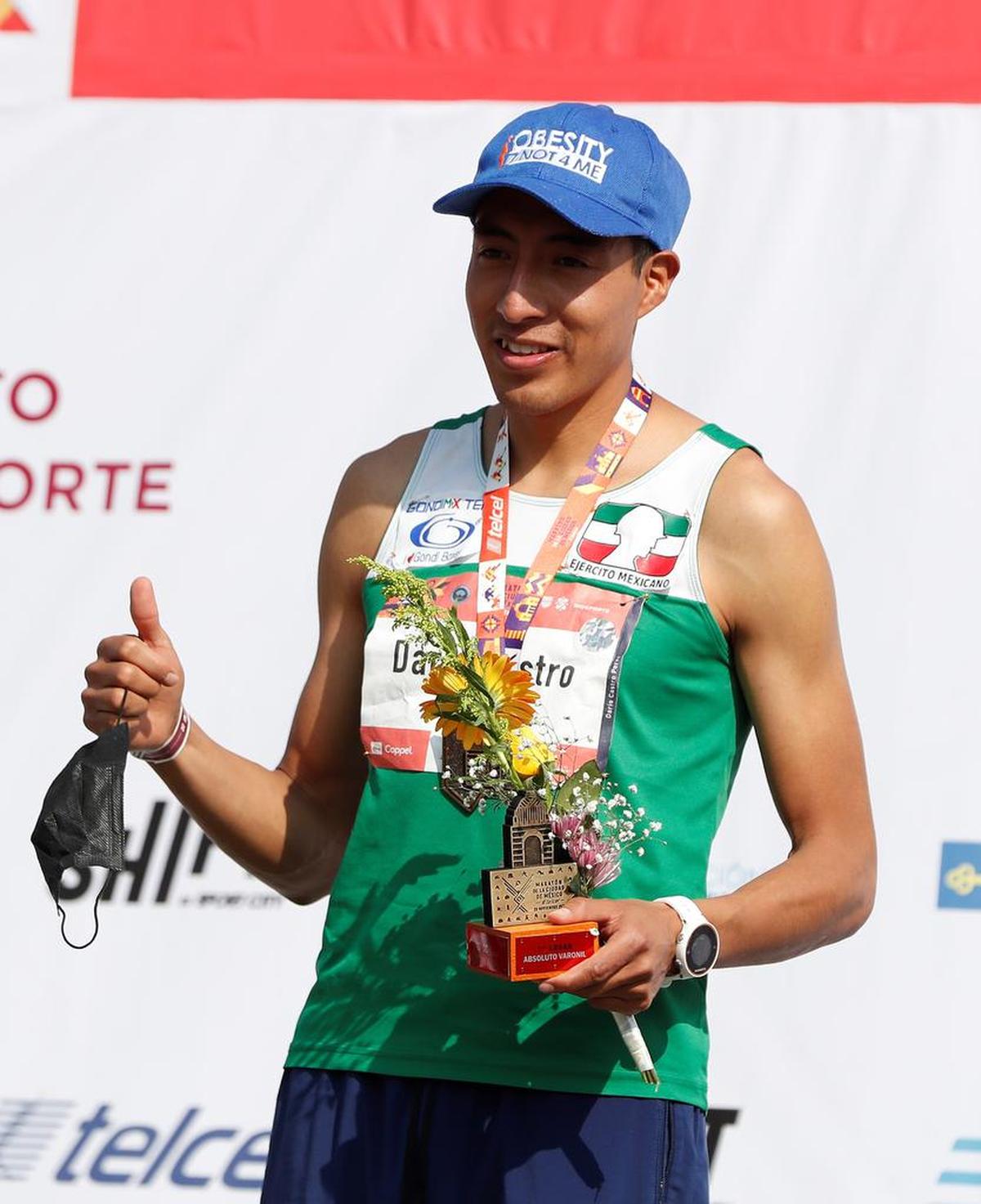 El corredor mexicano Dario Castro, ganador hoy del XXXVIII edición del Maratón de la Ciudad de México.