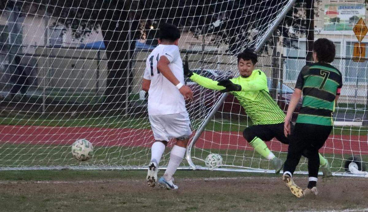 enior Anthony González guides his first of two goals against Roosevelt goalie José Francisco Meza during a CMAC/NYL match Jan. 25, 2023. Sunnyside improved to 19-1-3 (7-0) with a 5-1 win.