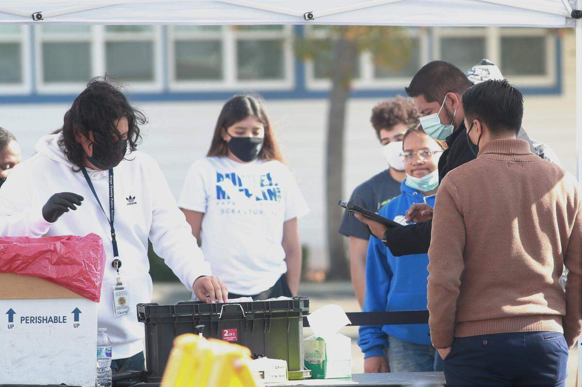 Not only Avenal had the lowest COVID cases confirmed in Kings County at one time, but also had the highest vaccination rate too, something high ranking government state officials took notice. A COVID-19 vaccine/testing clinic in Avenal back in November 2021.