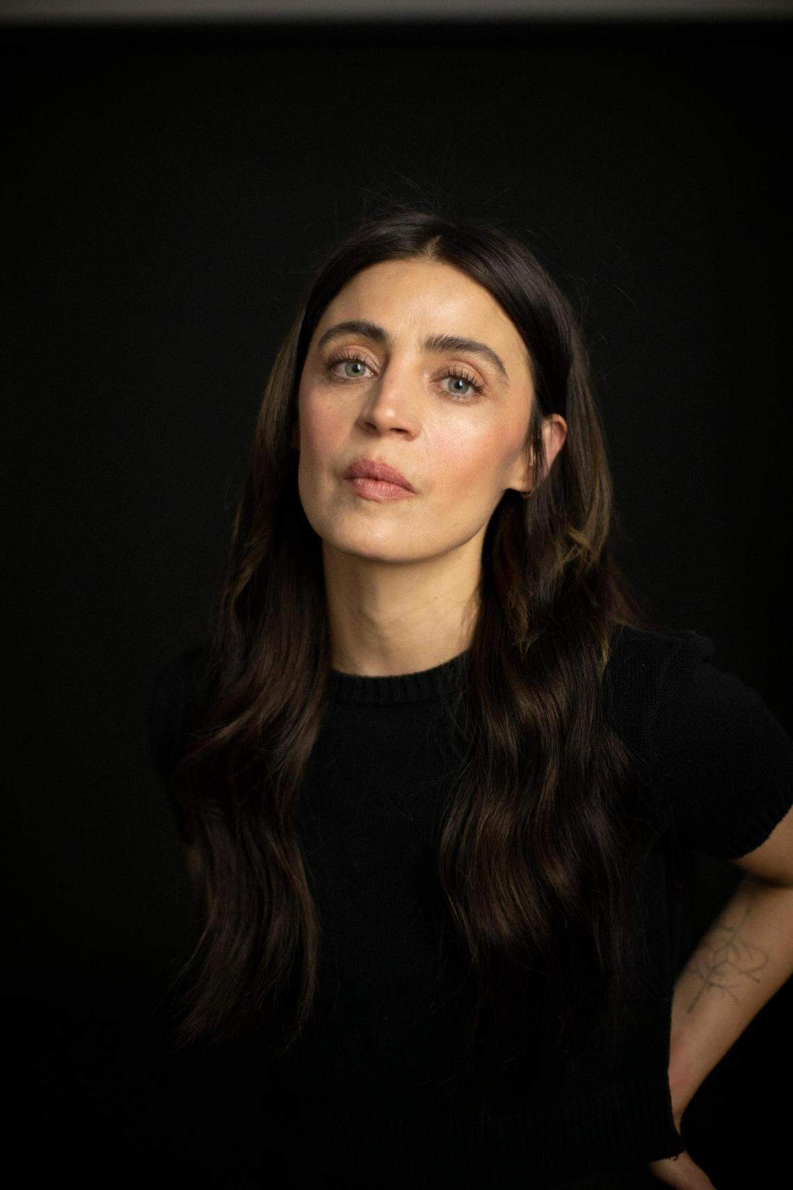 La actriz mexicana Ilse Salas personifica a Concepción López Montoya, la matriarca del certamen de belleza más importante del país, en la nueva serie de Pantaya ‘Señorita 89’. 