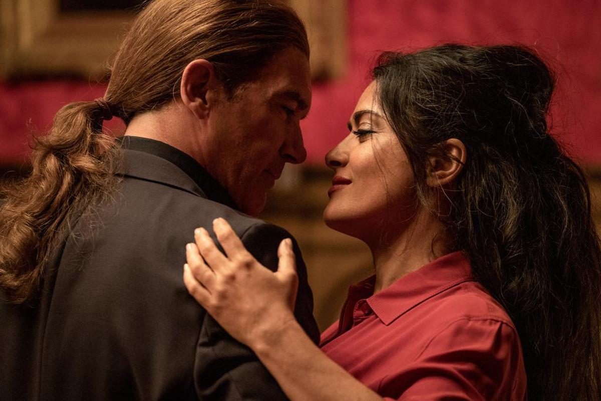 Una latina salvaje, deslenguada y capaz de darle bofetadas a Ryan Reynolds cuando se las merece. Así es el papel de Salma Hayek en ‘Hitman’s Wife’s Bodyguard,’ una comedia de acción.