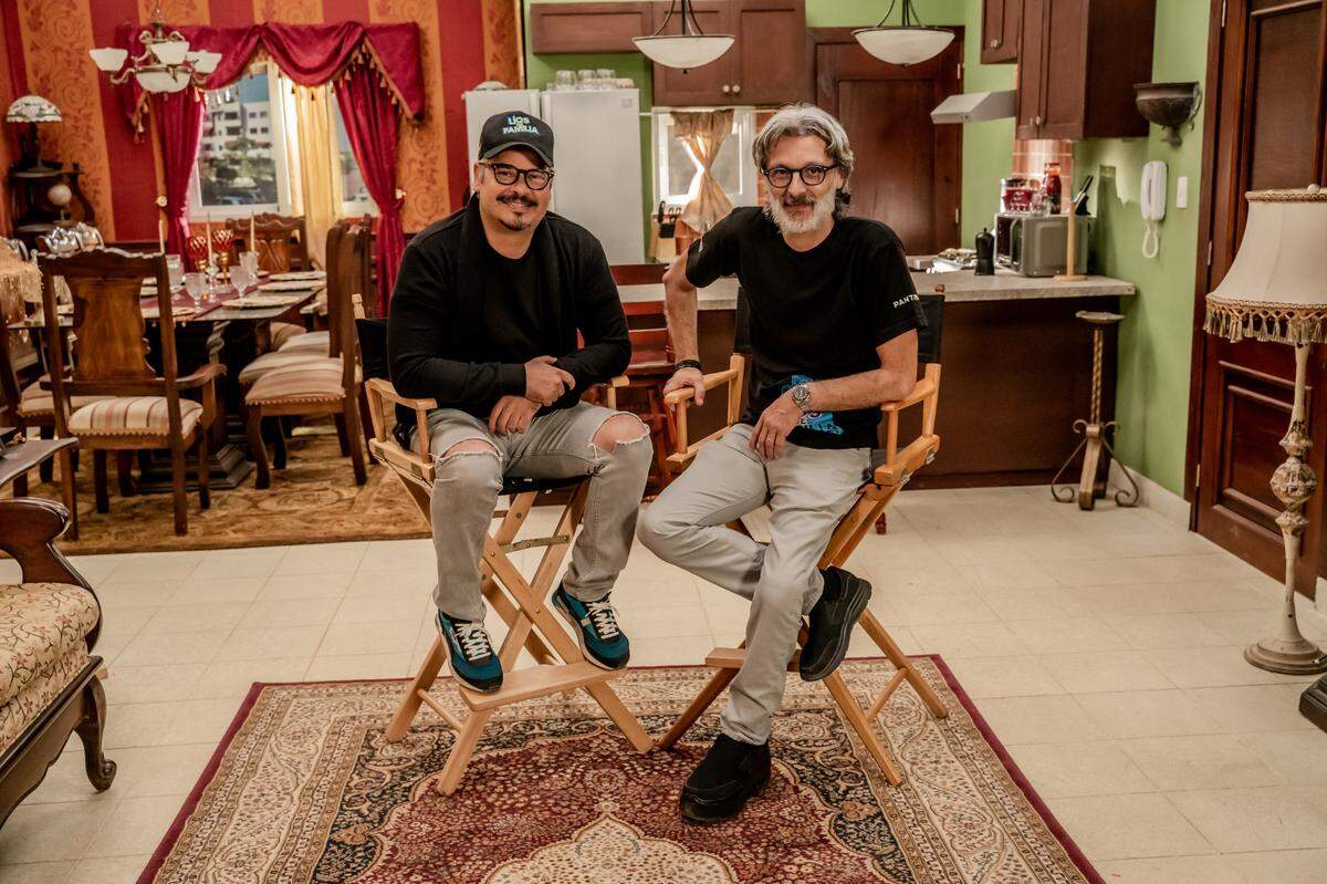 La serie “Líos de familia” es dirigida por Frank Perozo (izquierda) y Jose Enrique “Pinky” Pintor (derecha).