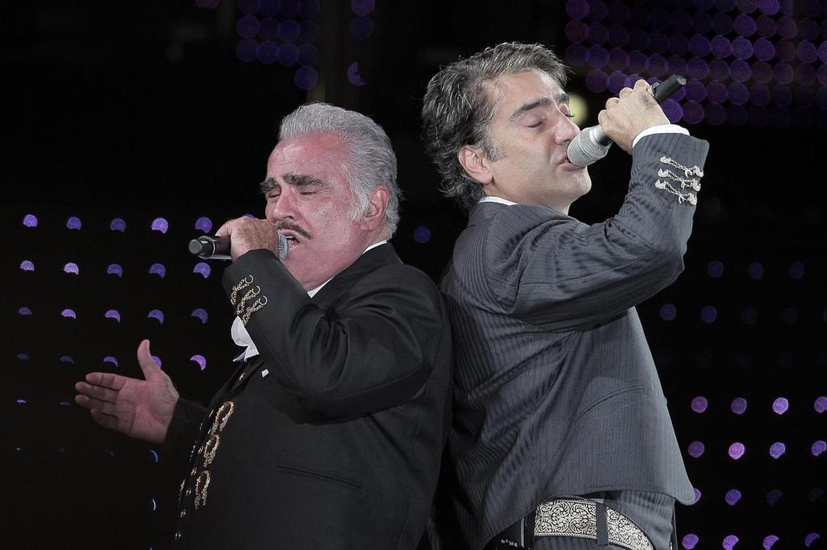 Alejandro Fernández y su padre Vicente Fernández participaron en el concierto ‘Jalisco en Vivo 2009’ en Guadalajara.