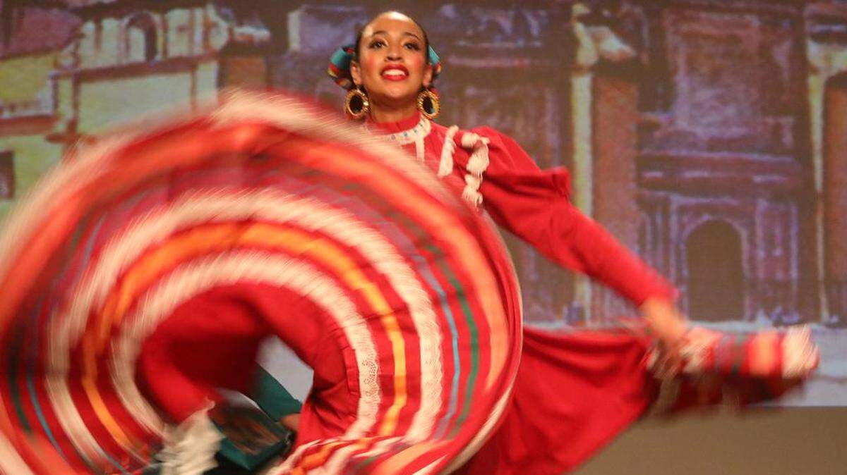 El Alma de Clovis High performed dances from Jalisco during the Naviidad en México showcase at the Fresno State Satellite Student Union on Dec. 10, 2022.