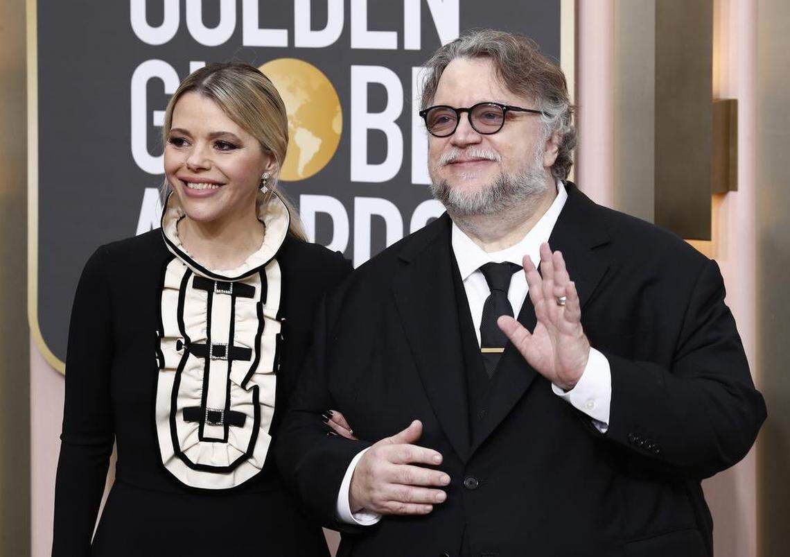 Kim Morgan y Guillermo del Toro llegan a la ceremonia 80 de los premios Globo de Oro en el Hotel Beverly Hilton, en Beverly Hills, California, el 10 de enero de 2023.