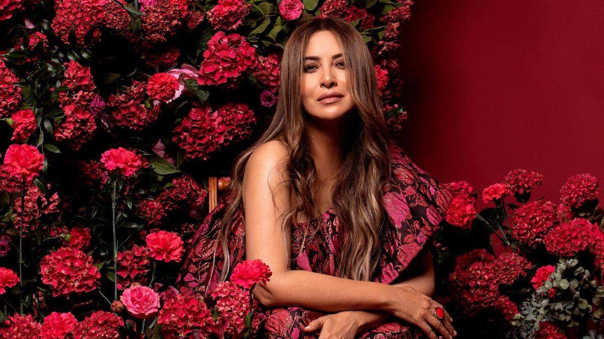 USA2495. MIAMI (FL, EEUU), 07/10/2021.- Fotografía cedida por Fernando Gutiérrez donde aparece la cantante chilena Myriam Hernández quien ya se encuentra en Estados Unidos acompañada de su equipo, músicos, técnicos y coros, para iniciar su reencuentro con el público en vivo tras el año y medio de cuarentena. Myriam Hernández iniciará este viernes una gira por Estados Unidos con un concierto en Connecticut, en el que recordará clásicos latinos como “Huele a peligro” y “El hombre que yo amo” y dará un adelanto de su próximo álbum, “Sinergia”. EFE/Fernando Gutiérrez /SOLO USO EDITORIAL/NO VENTAS/SOLO DISPONIBLE PARA ILUSTRAR LA NOTICIA QUE ACOMPAÑA/CRÉDITO OBLIGATORIO
