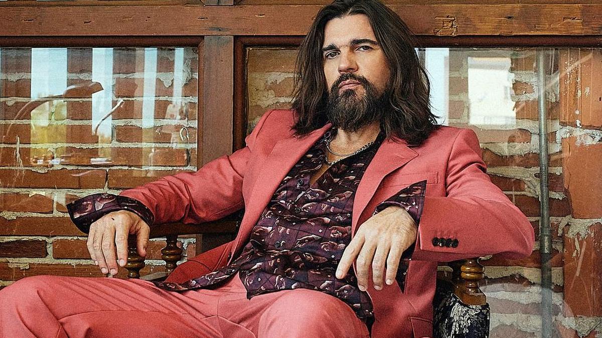 Fotografía cedida por Mario Alzate donde aparece el cantante colombiano Juanes que será el encargado de abrir el concierto que la banda británica The Rolling Stones realizara el martes en el estadio Cotton Bowl de Dallas.