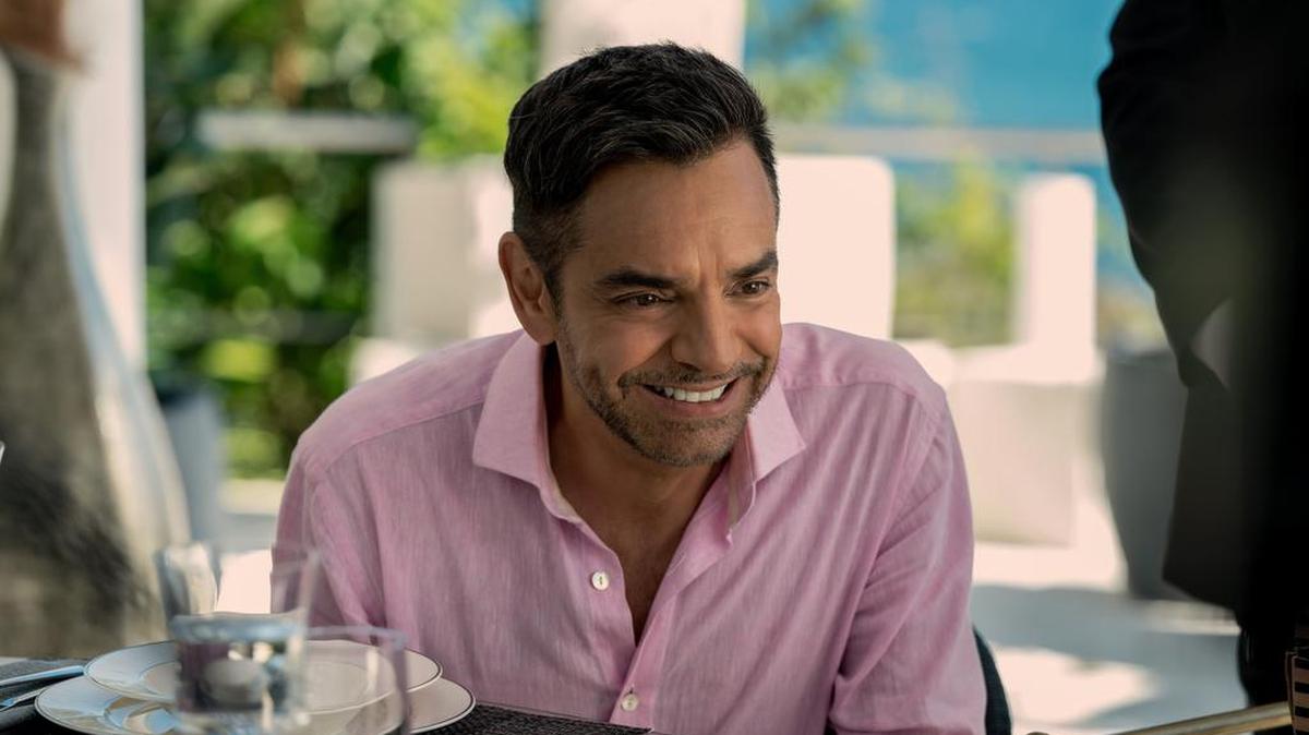 Puede que Eugenio Derbez esté cada vez más integrado en la vida de Hollywood pero el actor quiere aprovechar sus oportunidades para mostrar en la pequeña pantalla “un lado diferente” de México, que es “mucho más que narcotraficantes y criminalidad”.