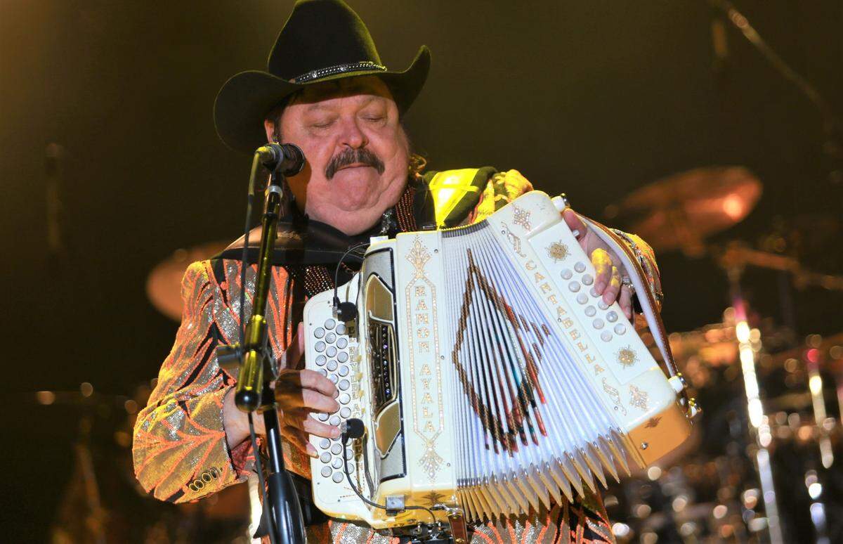 El Rey del Acordeón Ramón Ayala y sus Bravos del Norte el domingo, 10 de octubre del 2021 en el Teatro Paul Paul como parte de la serie de conciertos en los terrenos de la Feria de Fresno. No faltaron sus éxitos como “Tragos Amargos,” y “ Un Puño de Tierra.”