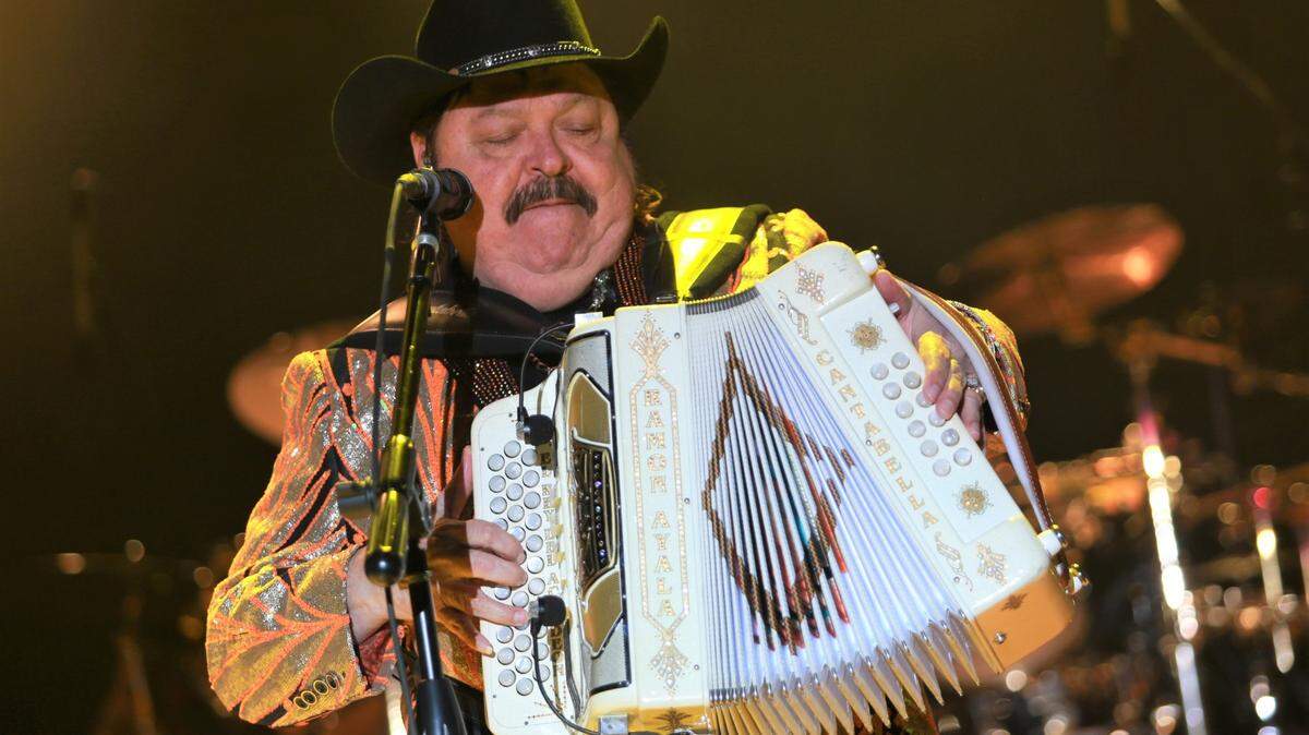 El Rey del Acordeón Ramón Ayala, junto a sus Bravos del Norte, el domingo 10 de octubre del 2021 en el Teatro Paul Paul, donde formaron parte de la serie de conciertos en los terrenos de la Feria de Fresno. No faltaron sus éxitos como ‘Tragos Amargos’ y  ‘Un Puño de Tierra’.