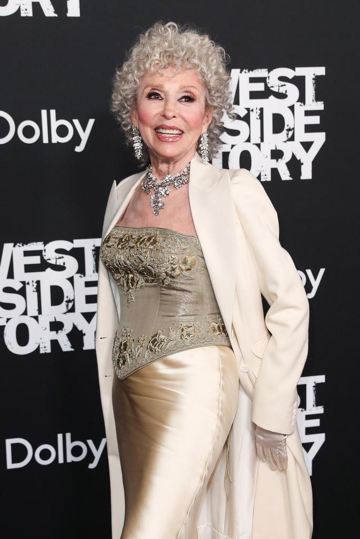 La actriz Rita Moreno estuvo presente en el premier de la película ‘West Side Story’ en Hollywood el 7 de diciembre.