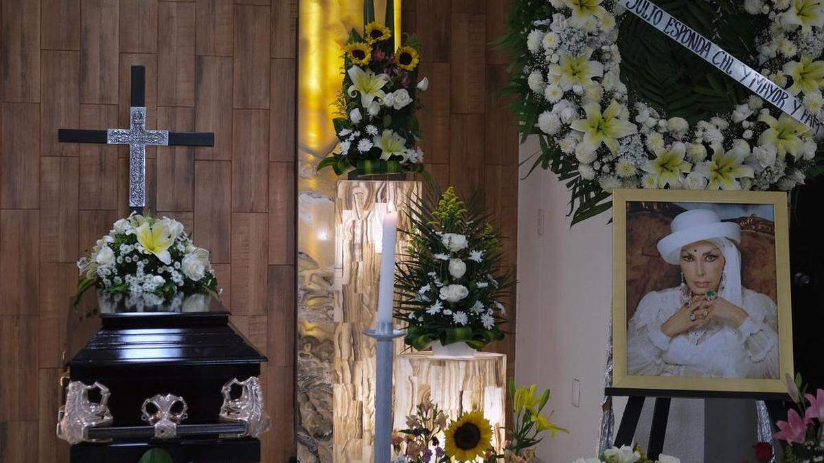 Como una mujer libre, luchadora, que se enfrentaba a las injusticias, aunque llena de polémica y amor, es como este miércoles recordaron familiares a la cantante, actriz y política Irma Serrano La Tigresa, quien falleció este miércoles en Tuxtla Gutiérrez, Chiapas, a los 86 años de edad.