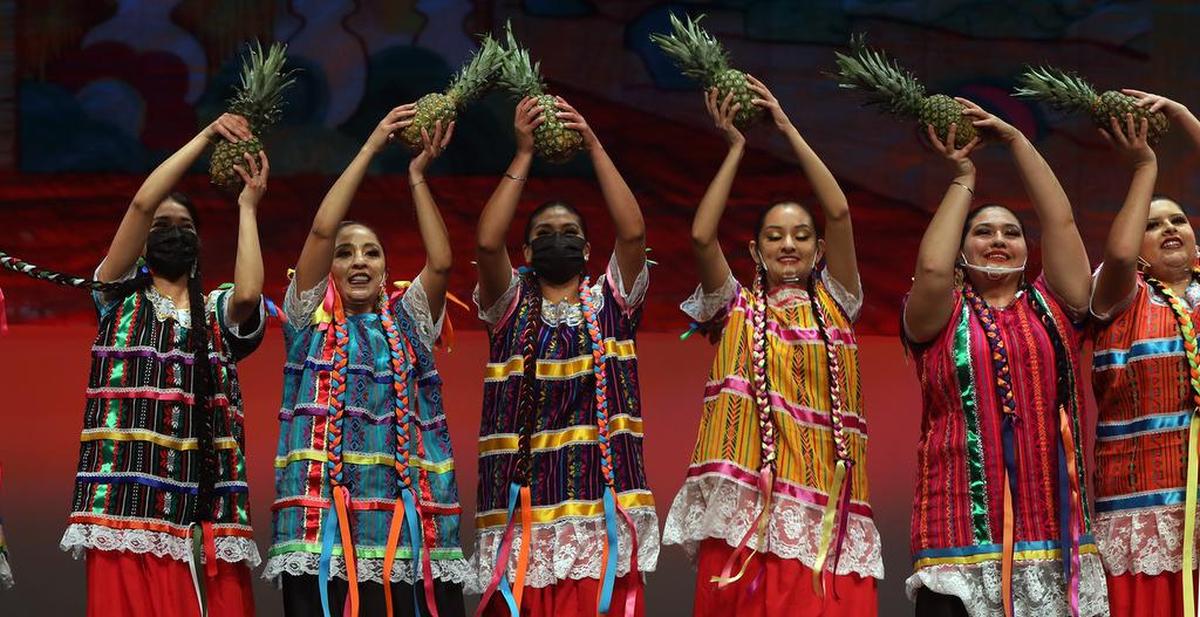Compañía de Danza El Sol celebrated its 35th anniversary with ‘Qué Siga La Tradición’ (Let the Tradition Continue) showcase at Roosevelt High on Feb. 5, 2022. The adult group performs ‘Flor de Piña’ from Oaxaca.