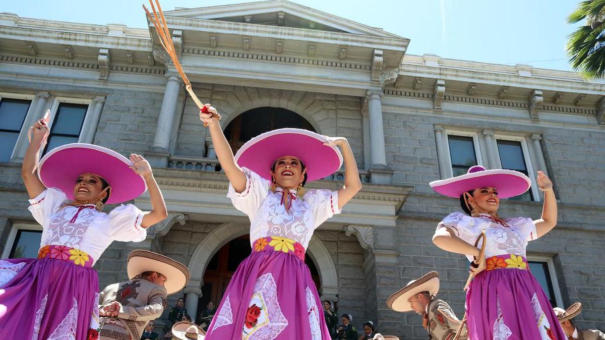 Ballet Folclórico Guadalajara performs a dance from Aguascalientes during a May 30, 2022 presentation in front of the Madera County Courthouse.
