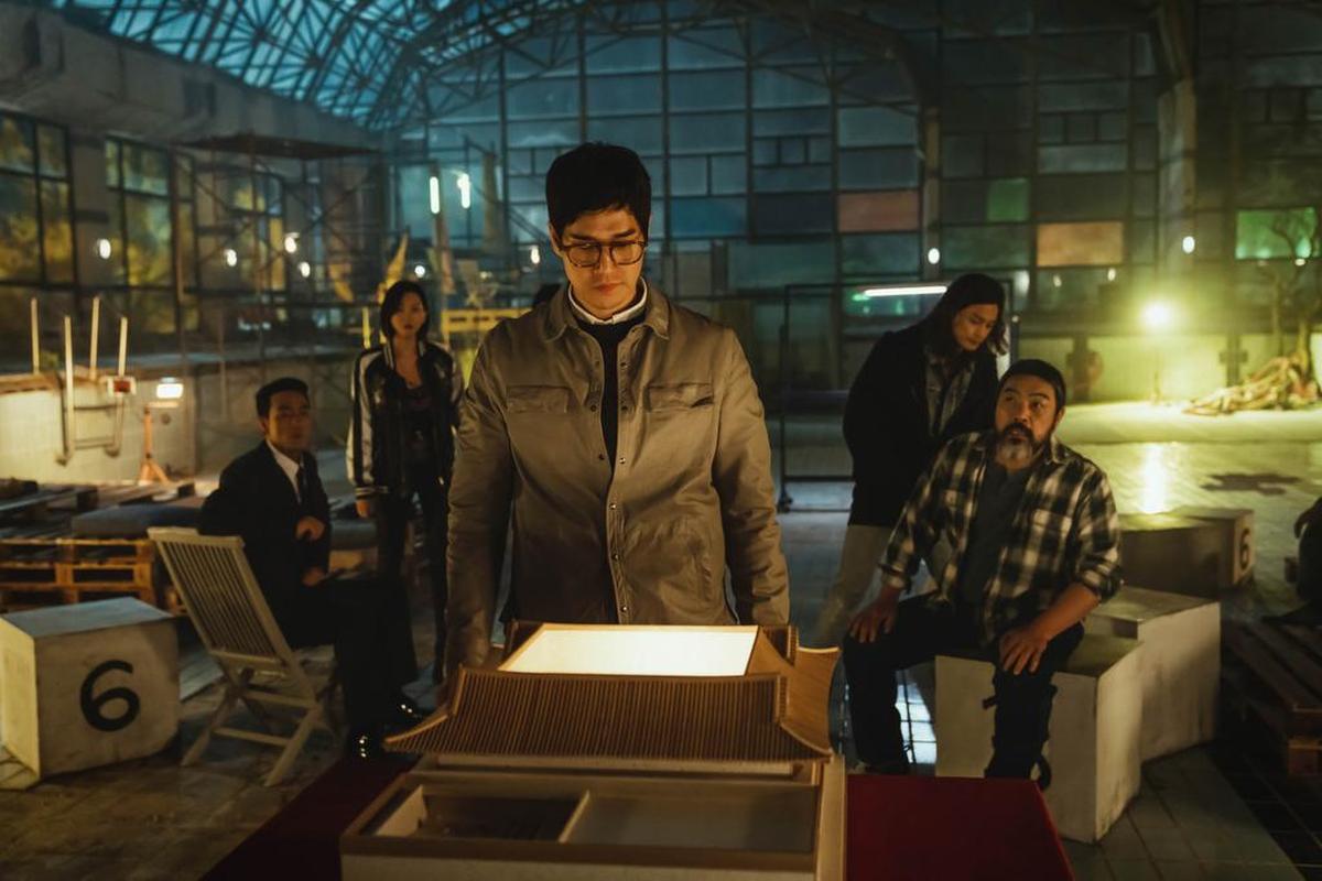 Fotograma de la trama de ‘La Casa de Papel: Corea’, una adaptación fiel pero particular de la exitosa serie española, que llegó a Netflix en plena época dorada para las producciones del país asiático.