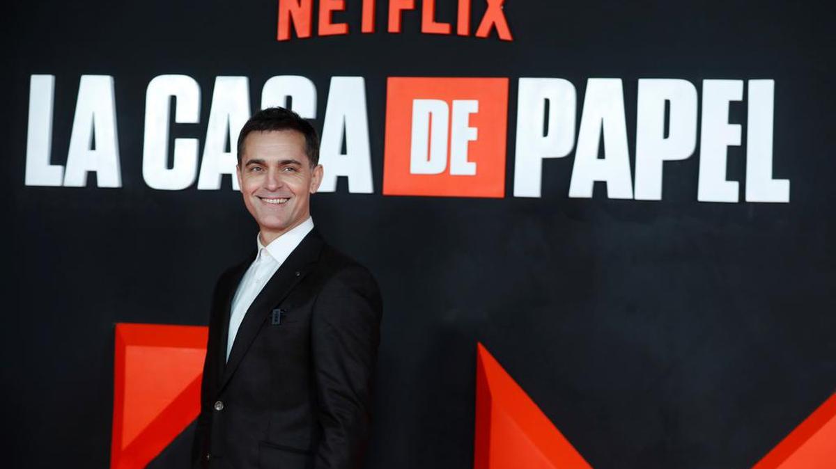 El actor Pedro Alonso posa este martes durante el pase gráfico y la alfombra roja de ‘La Casa de Papel Parte 5 Volumen 2’.