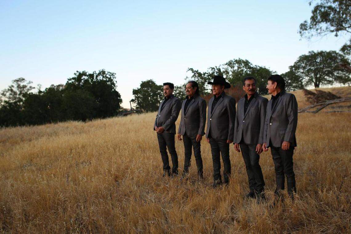 “Los Jefes de Jefes” durante el rodaje del documental ‘Los Tigres del Norte: Historias Que Contar’ que se estrena el viernes 17 de junio exclusivamente a través de Prime Video en más de 240 países y territorios.