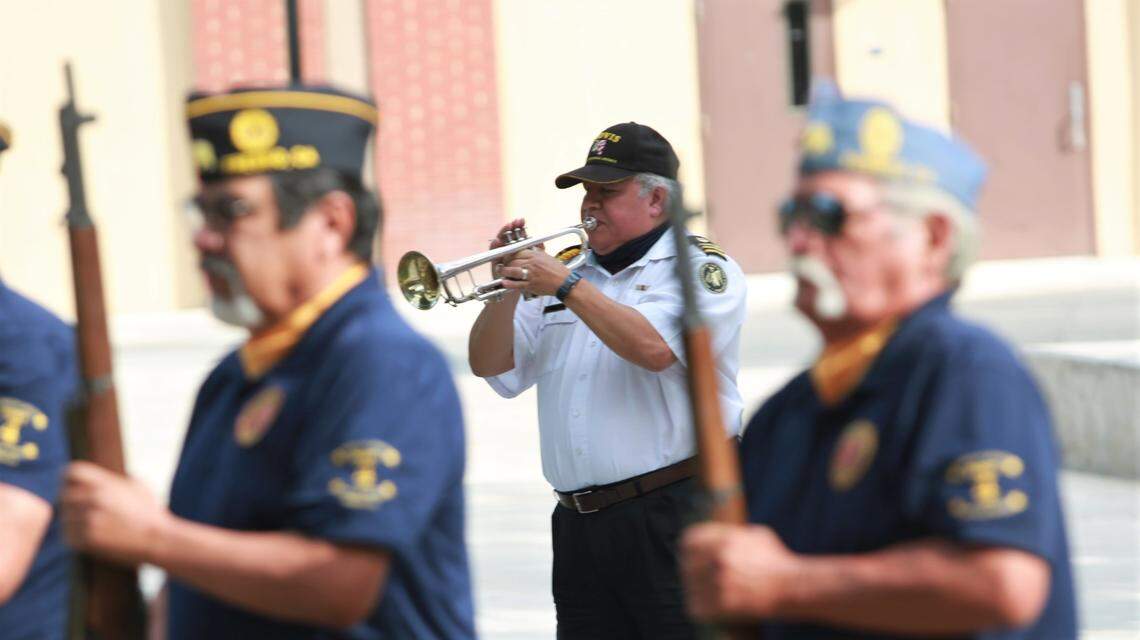 Fresno City College memorial ceremony to commemorate the 20th anniversary of 9/11 on Friday (Sept. 10) in front of the Veterans Peace Memorial. The Friday morning ceremony included bagpipes by FCC instructor Scott Porteous, the presentation of colors, a wreath laying, a poetry reading by student veteran Ernesto Grijalva, who also led the Pledge of Allegiance, the singing of God Bless America by Julie Dana, as well as a rifle salute and the playing of Taps by Rodger López.