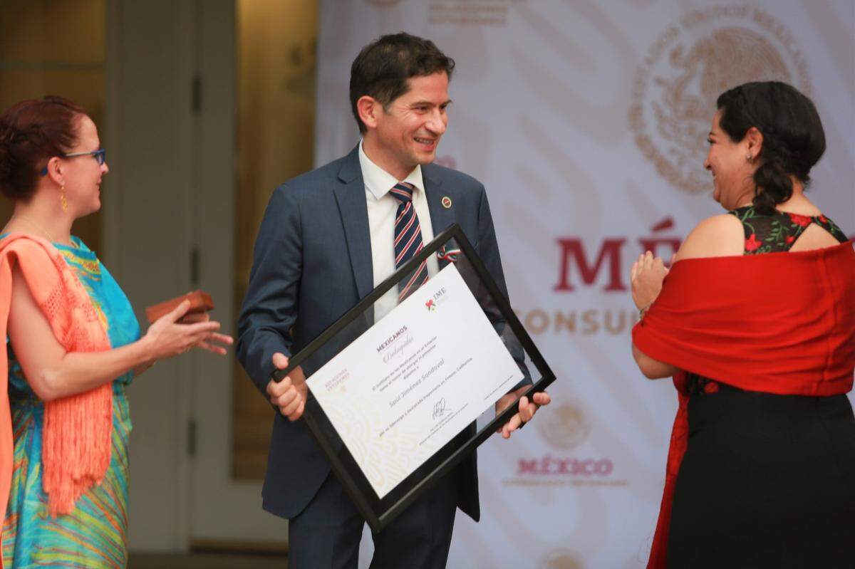 The Consulate of México in Fresno honored Fresno State President Saúl Jiménez-Sandoval with the Distinguished Mexicans Award during the ‘El Grito en el Mundo Fiestas Patrias 2021’ event Wednesday night at at the university’s Smittcamp Alumni House.