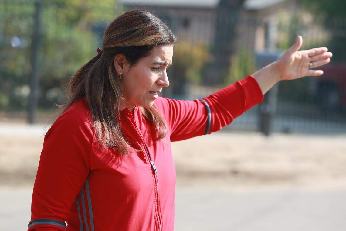 María del Carmen Valencia lleva 16 años viviendo en West Park, una comunidad no incorporada pocos kilómetros al oeste de Fresno. Esta mujer de 45 años conoce la frustración de no tener forma de llegar desde su casa a ningún sitio más allá de una distancia que pueda cubrir a pie.