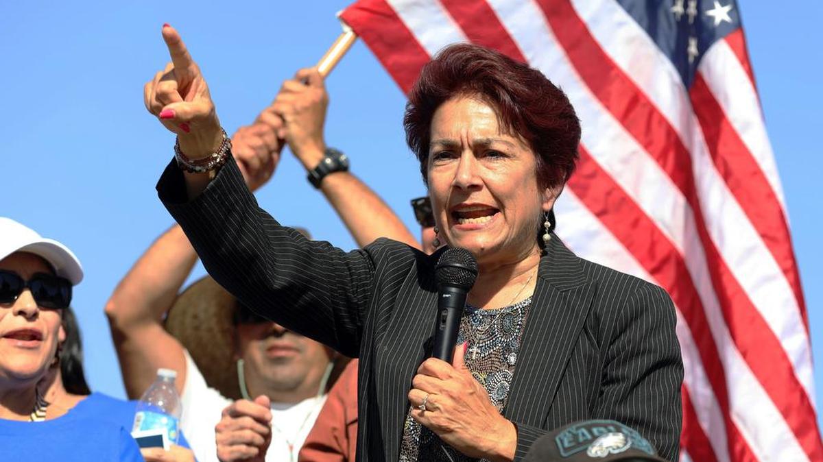 La senadora estatal Anna Caballero ha introducido una legislación para reducir el fraude de los consultores de inmigración.