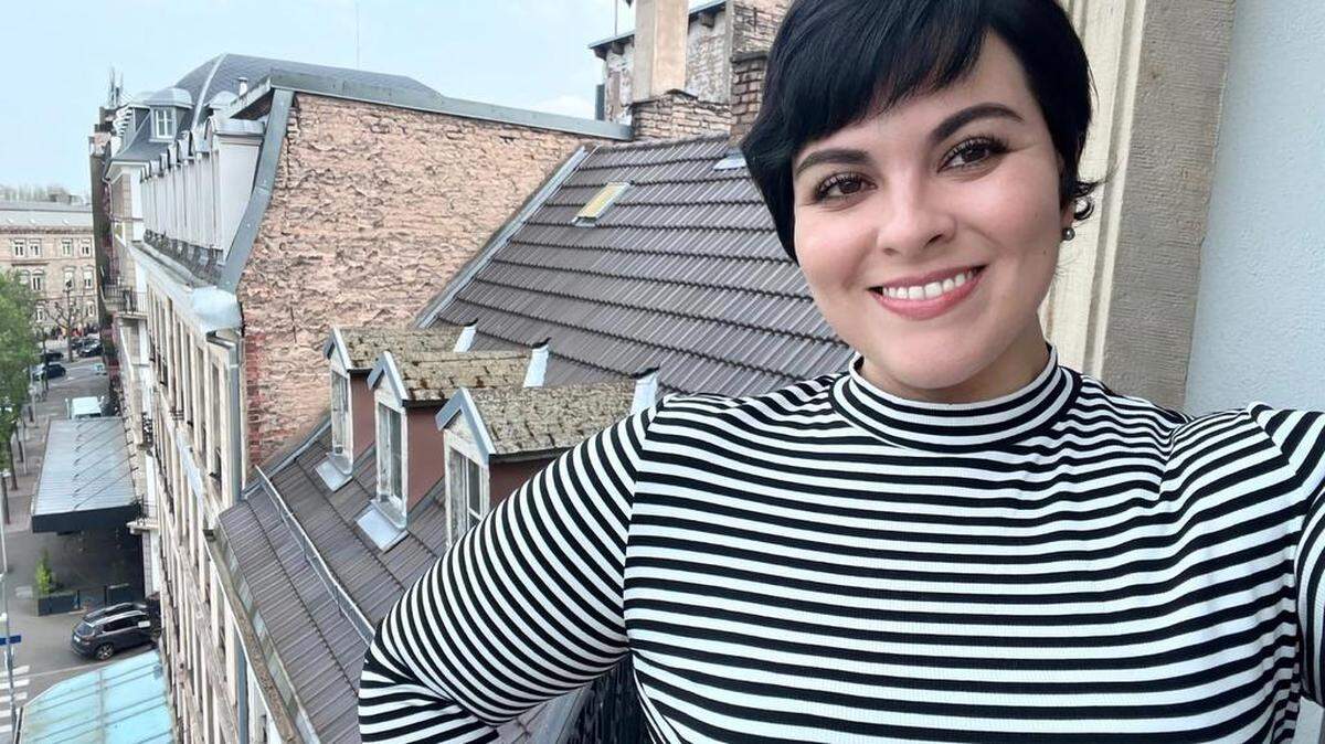 Tras dos años de lucha contra un diagnóstico de cáncer de pulmón que le daba pocos meses de vida, Shirley Muñoz quiere enviar un mensaje de esperanza a la comunidad latina con una carroza de mariposas que hará parte este lunes del tradicional Desfile de Las Rosas, en Pasadena.