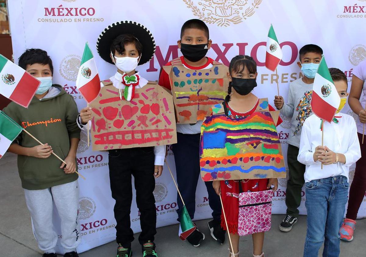 Estudiantes de la escuela Miguel Hidalgo Elementary en el sur centro de Fresno celebraron la independencia de México el 14 de septiembre.