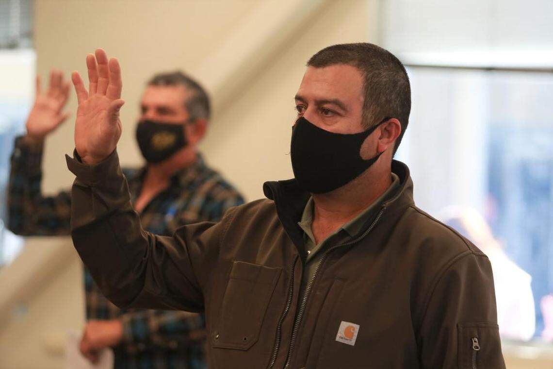 Rafael Ávila Sánchez se convirtió en nuevo ciudadano la mañana del jueves, 17 de febrero cuando tomó juramento a la bandera de los Estados Unidos en las oficinas del Servicio de Ciudadanía e Inmigración de Estados Unidos en Fresno.&nbsp;
