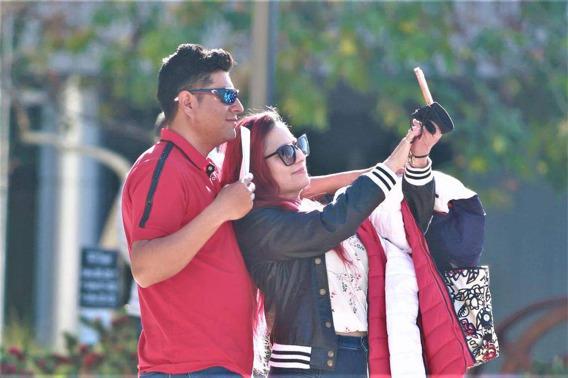 Gilberto Garzón se convirtió en nuevo ciudadano la mañana del jueves, 17 de febrero cuando tomó juramento a la bandera de los Estados Unidos en las oficinas del Servicio de Ciudadanía e Inmigración de Estados Unidos en Fresno.&nbsp;