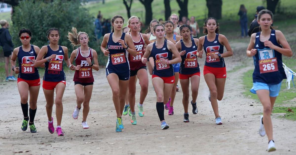 Five Sanger High runners are in the lead pack of the CIF Central Section girls Div. II race near the 1-mile mark. This photo won a José Martí bronze award.