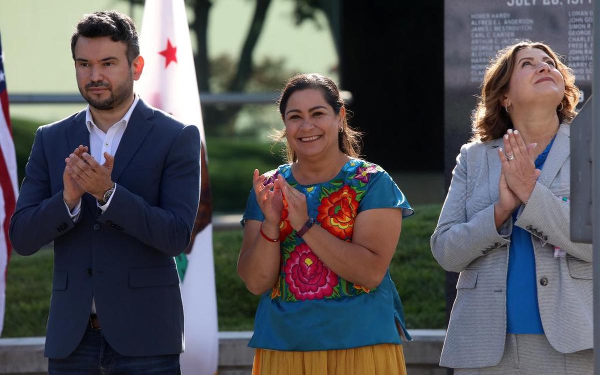 Salvadoran Cónsul Jason Manuel Castro Olivares, Mexican Cónsul Adriana González and Fresno City Manager Georgeanne White participated in a celebration of the 212th anniversary of México's independence during a Sept. 15, 2022 ceremony at Fresno City Hall.