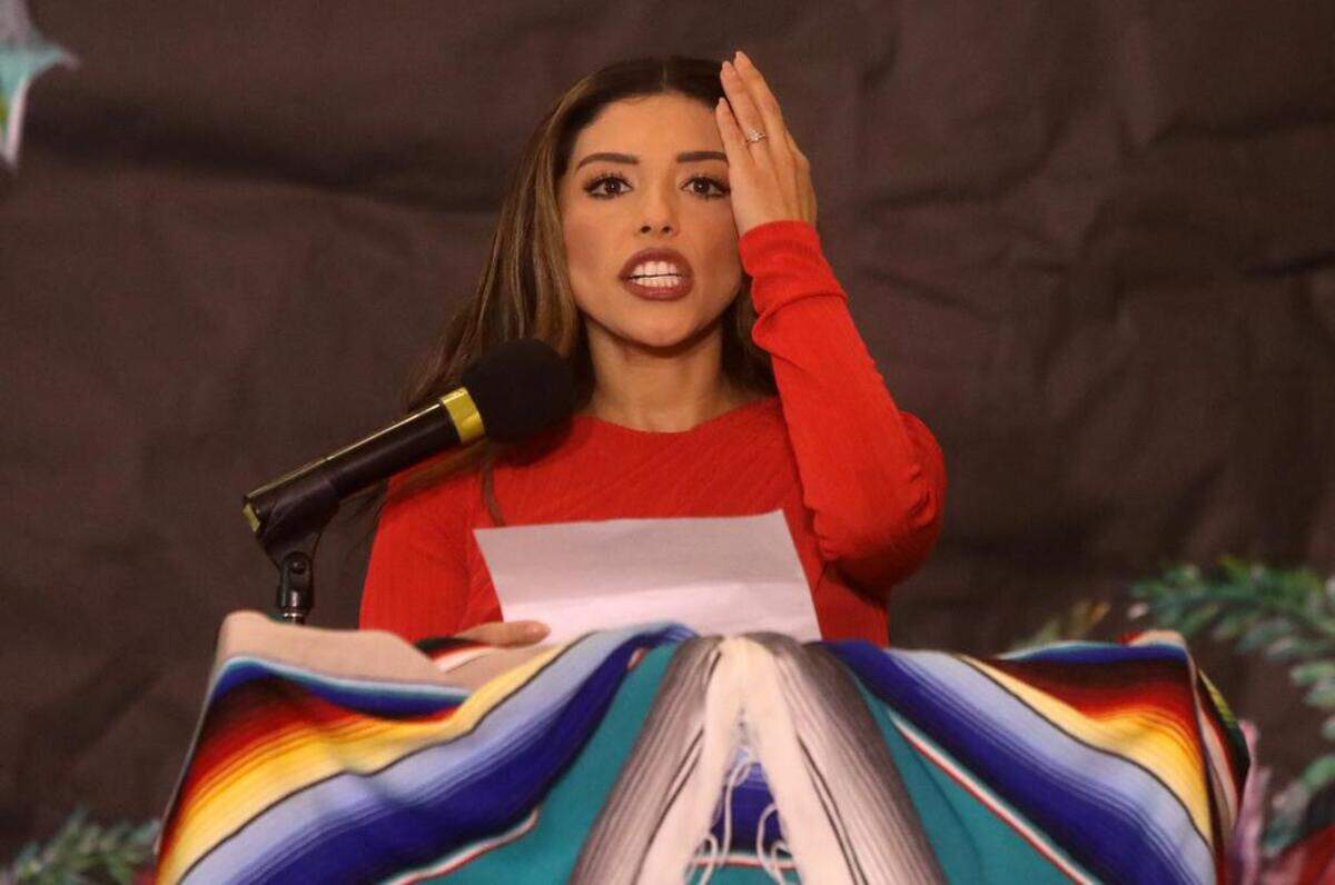 Alyssa Flores of KFSN Channel 30 emceed the 47th Fiesta Navideña Fashion Show at Fresno Fields on Dec. 4, 2022.