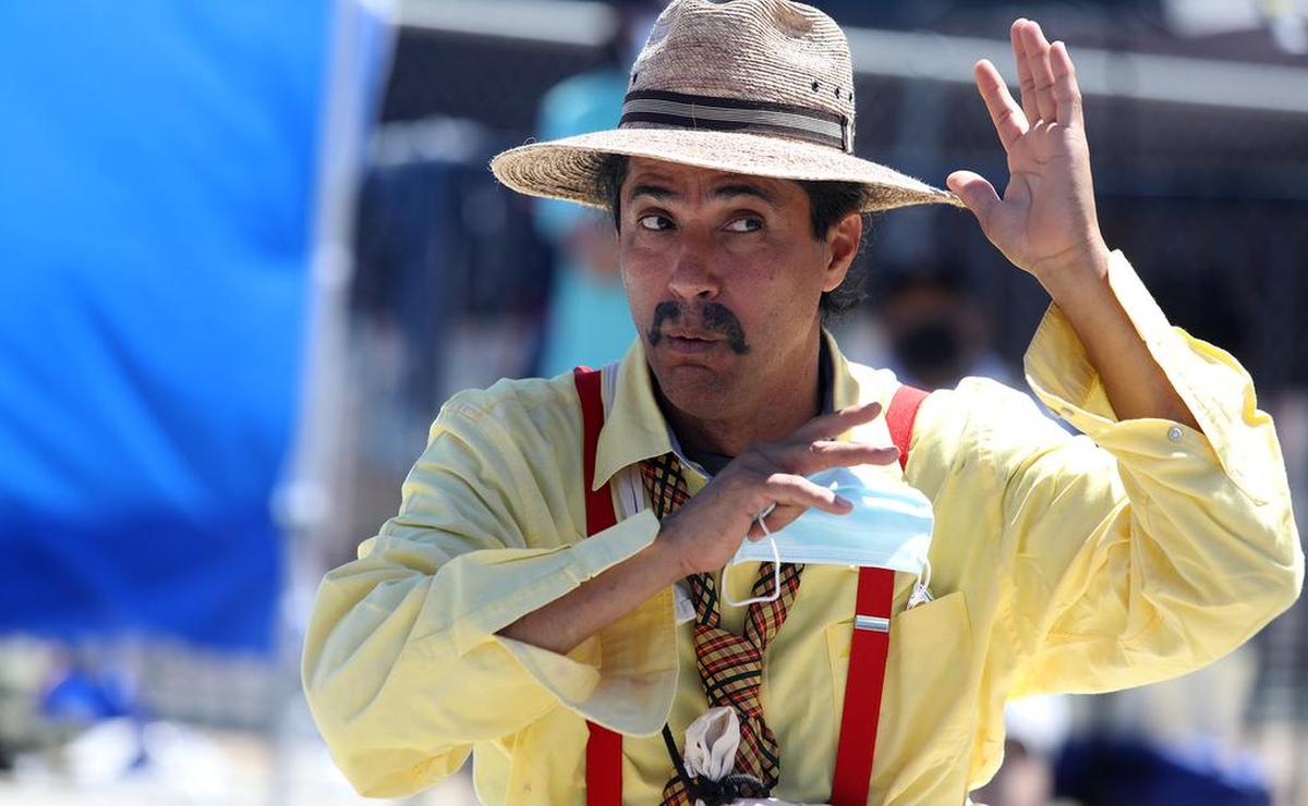 Teatro La Familia Feliz member Adán Ávalos played Don Prudencio in the bilingual play ‘Vacúnate, Prudencio!’ during a June 13, 2021 pop up performance at the Madera fairgrounds.
