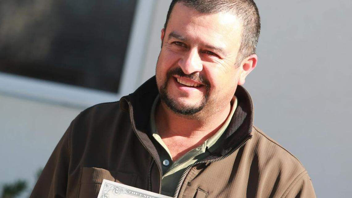 Rafael Ávila Sánchez se convirtió en nuevo ciudadano la mañana del jueves, 17 de febrero en Fresno.