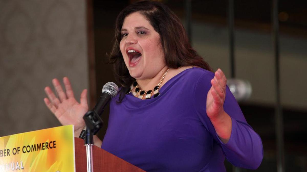 Helen Torres, directora executiva de HOPE, expreso su gratitude por los fondos del estado. Aquí, habla en una conferencia en 2013.