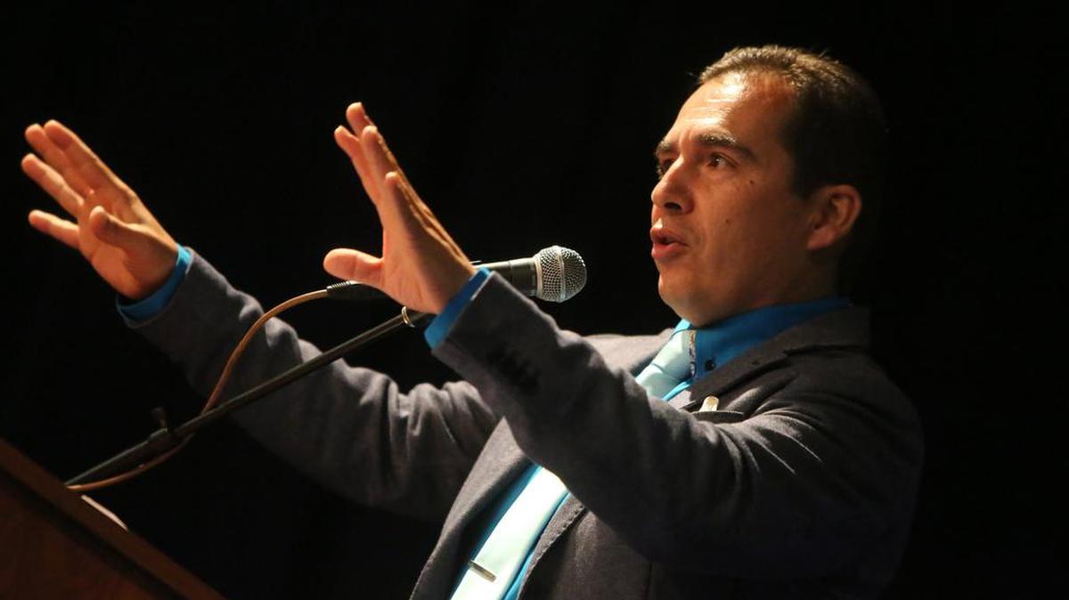 José Antonio Ramírez destacó la importancia del voto durante su discurso en la ceremonia de naturalización de junio de 2017 en el Centro de Convenciones de Fresno.