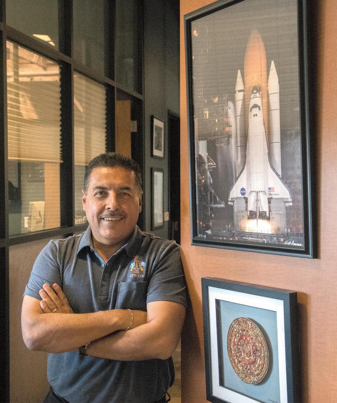 Han pasado 10 años desde que el exastronauta José Hernández, de Stockton, voló al espacio en el transbordador espacial STS-128. La foto es de agosto de 2019.