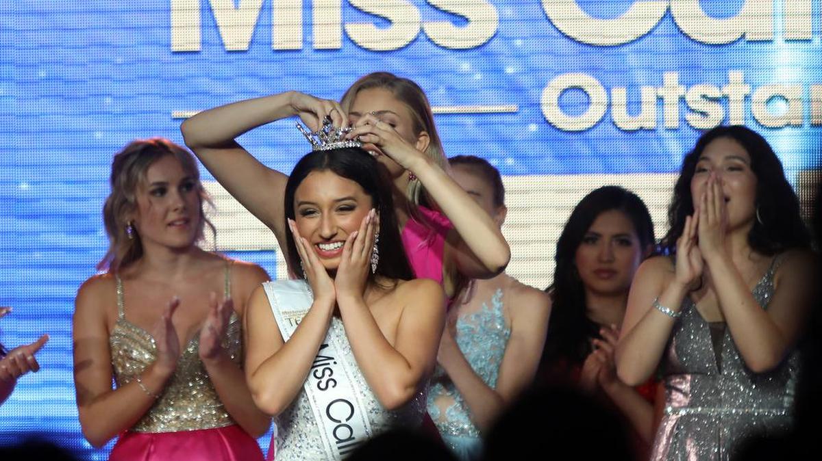 Miss Canyon Hill Maya Álvarez-Coyne is crowned 2021 Miss California’s Outstanding Teen by outgoing titleholder Isabella Mills on June 24, 2021 at the DoubleTree by Hilton Convention Center in Fresno.