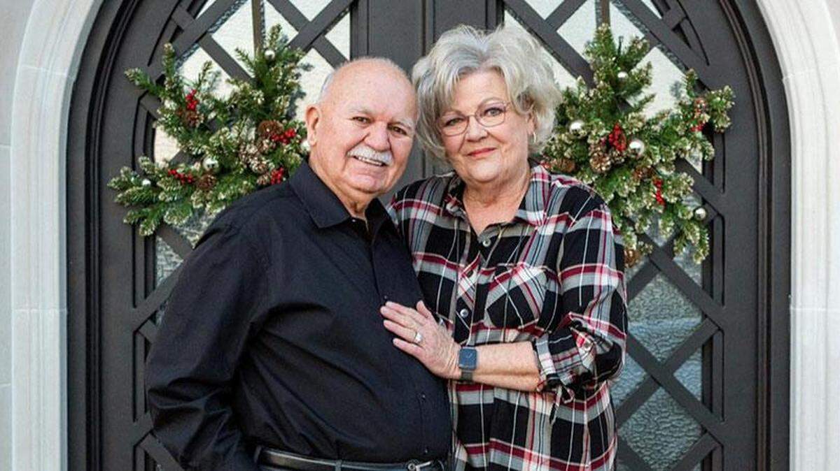Fred y Mitzi Ruiz hicieron una donación significativa para nombrar el edificio de administración y el centro de inscripción del campus.