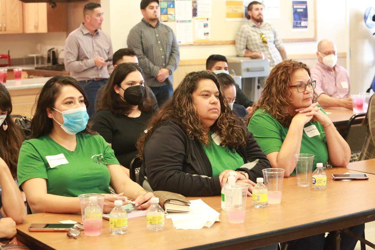 As was part of the Worker Week of Action of the COVID-19 Workplace Outreach Project, state labor agency representatives gathered with labor groups and organizations such as Valley Voices, United Farm Workers, California Rural Legal Assistance, Centro Binacional para el Desarrollo Indígena, West Modesto Collaborative, North Valley Labor Federation among others for a roundtable conversation on workers’ rights to be safe and healthy in the workplace including the 2022 supplemental paid sick leave, workplace health and safety, retaliation and worker leave and pay benefits on March 8 in Fresno, California.