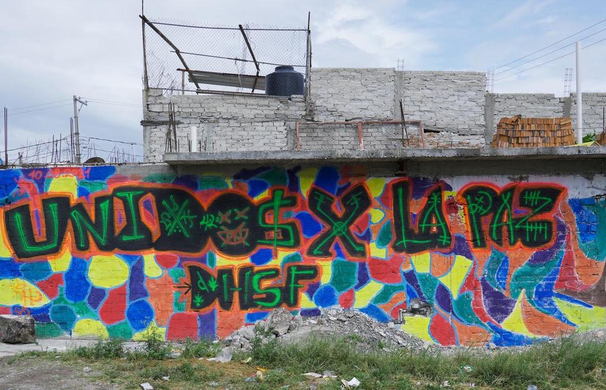 En el corazón de los zonas populares de la ciudad mexicana de Querétaro nacieron hace décadas las clicas o pandillas, agrupaciones de jóvenes que pelean por controlar las calles y que ahora, gracias al llamado Acuerdo por el Barrio impulsado por el municipio, buscan firmar la paz.