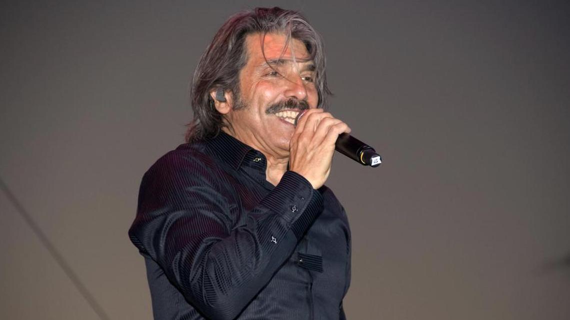 El cantante argentino Diego Verdaguer se presentó en la Feria del Condado de Stanislaus en 2012. Él falleció a la edad de 70.