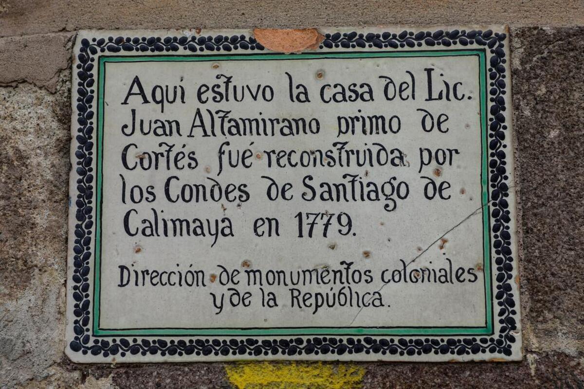 View of a nomenclature on the exterior of a building, in the historic center of Mexico City,