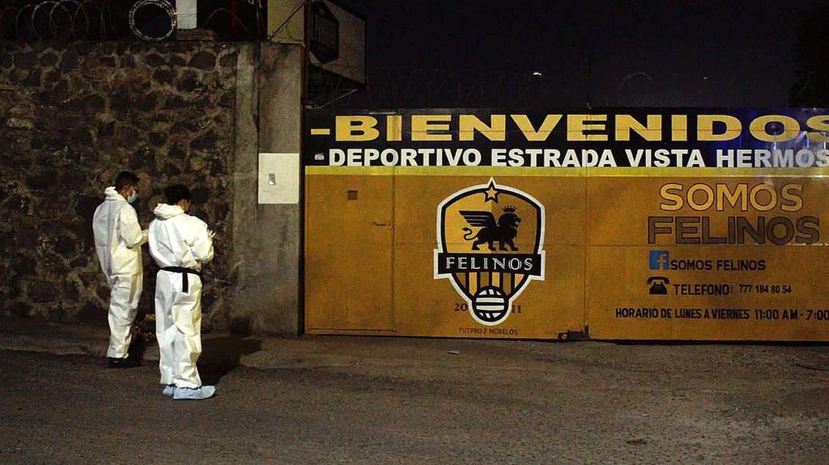 .Peritos forenses laboran en la zona donde fue asesinada la actriz y modelo mexicana,Tania Mendoza, en la ciudad de Cuernavaca, en el estado de Morelos.