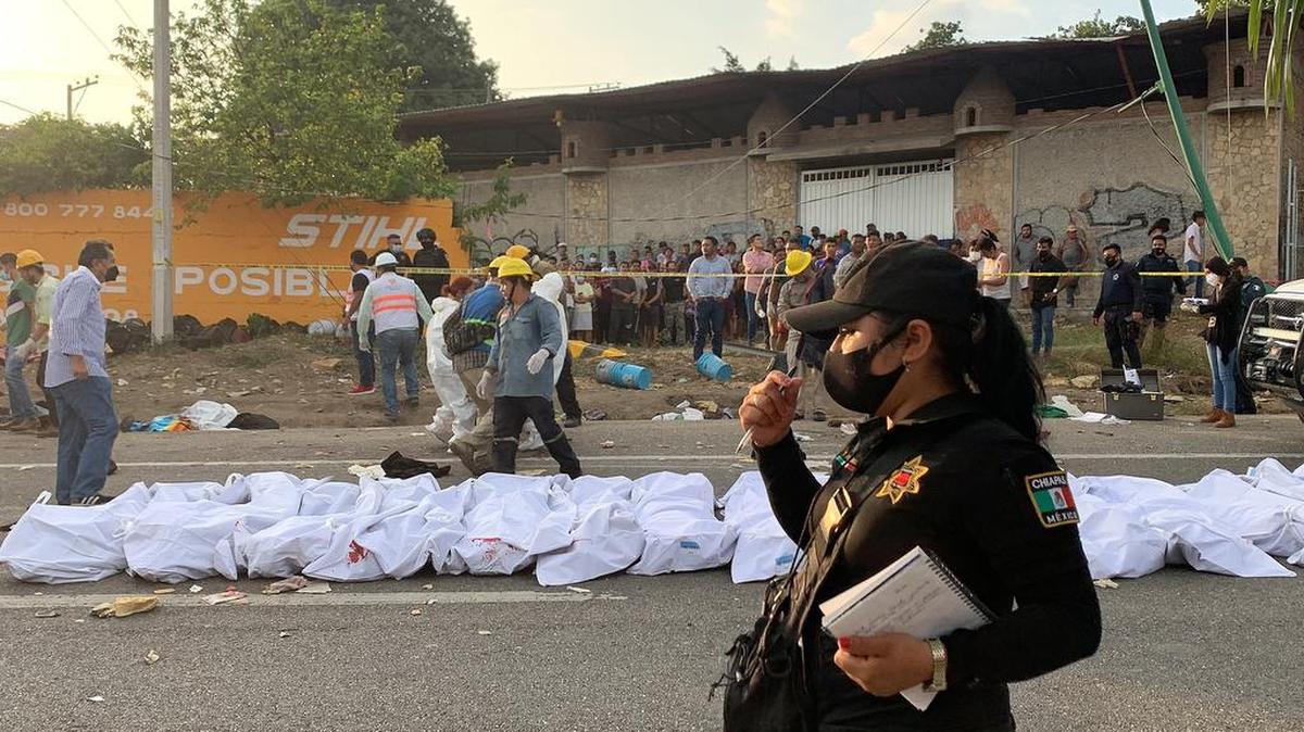 Un total de 49 migrantes perdieron la vida y otros 58 resultaron heridos por un accidente este jueves de un camión en una carretera del suroriental estado mexicano de Chiapas, según informaron fuentes oficiales.