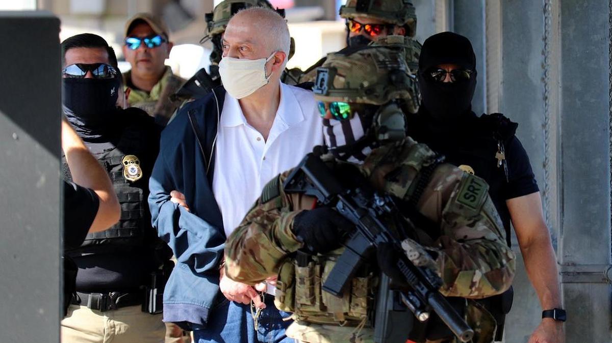 El narcotraficante mexicano Eduardo Arellano Félix fue entregado a las autoridades mexicanas en el puente fronterizo de la ciudad de Matamoros, estado de Tamaulipas.