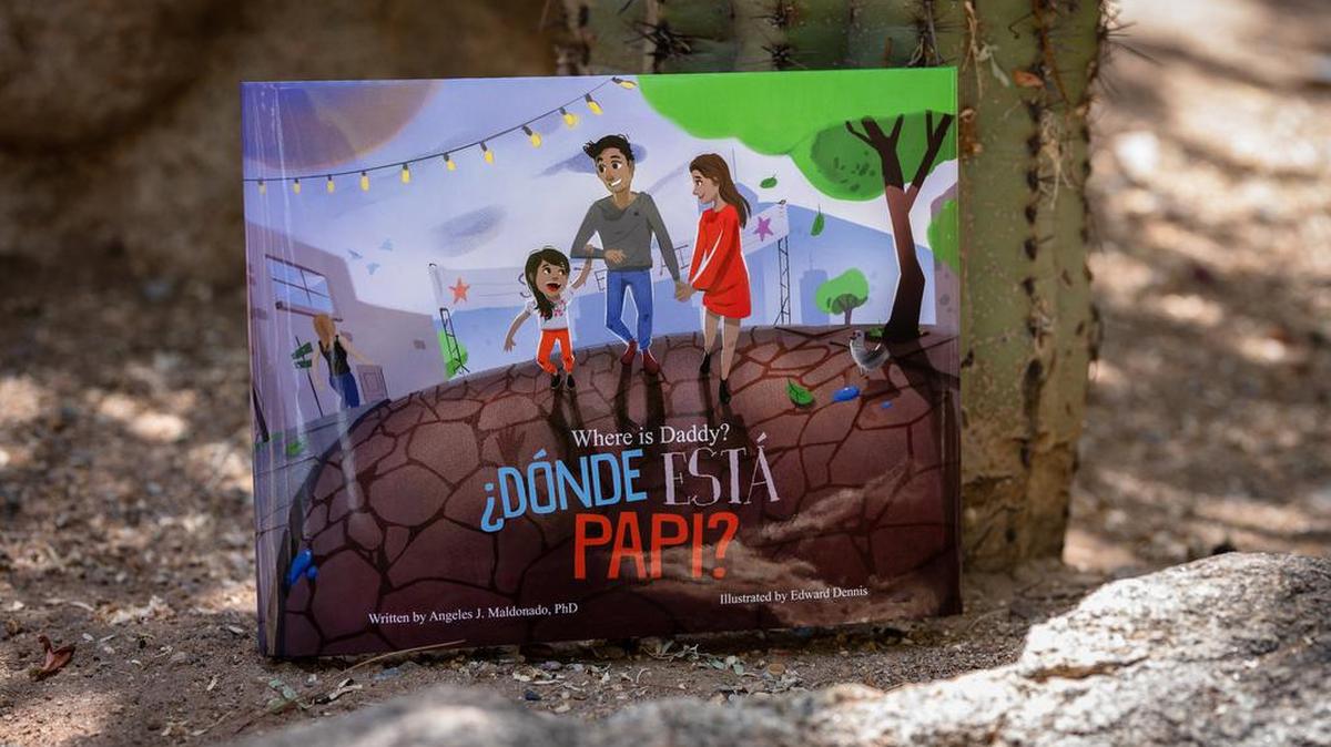 Fotografía cedida por el Instituto de Teoría de Criterios Fronterizos (Border Crit) donde se aprecia la portada del libro ‘¿Dónde Está Papi?’ creado por la activista Ángeles Maldonado e ilustrado por el artista Edward Dennis.