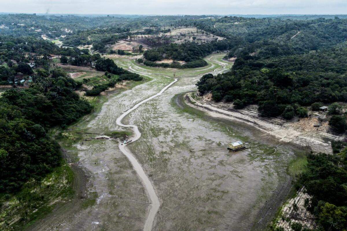 El río Amazonas está en niveles mínimos a su paso por Brasil por la sequía, que afecta ya a todos los 62 municipios que componen el estado de Amazonas.